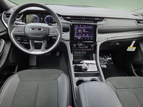 New 2025 Jeep Grand Cherokee L Altitude AWD/4WD image 12