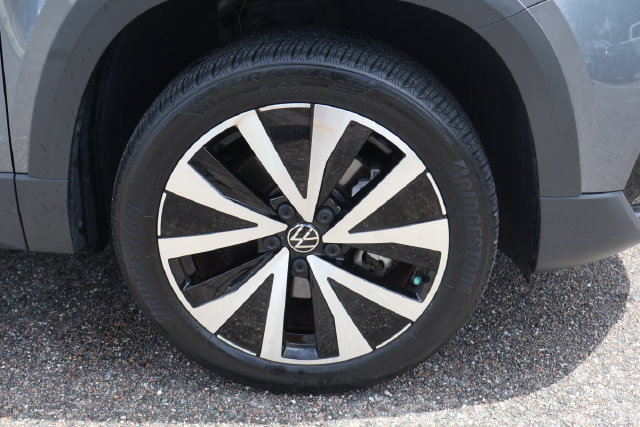 Certified 2023 Volkswagen Taos SE FWD image 9