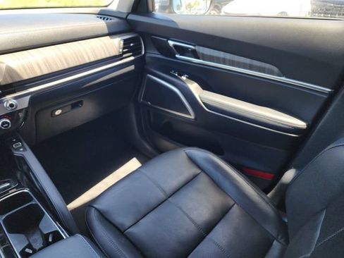Certified 2024 Kia Telluride EX w/ EX Captain's Chair Package FWD image 23