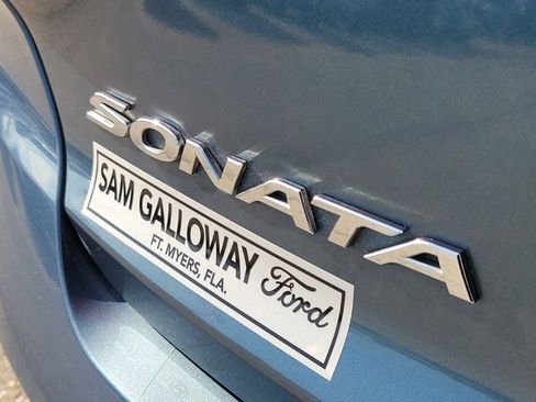 Used 2016 Hyundai Sonata Limited w/ Option Group 05 FWD image 9