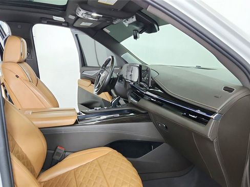 Used 2022 Cadillac Escalade Premium Luxury w/ Performance Package AWD/4WD image 24