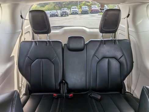 Certified 2023 Chrysler Pacifica Touring-L image 12