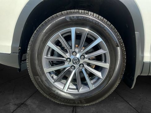 Used 2019 Toyota Highlander XLE AWD/4WD image 15