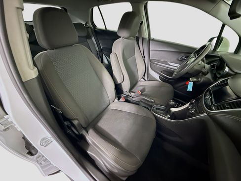 Used 2021 Chevrolet Trax LS w/ Tint and Cruise Package image 28