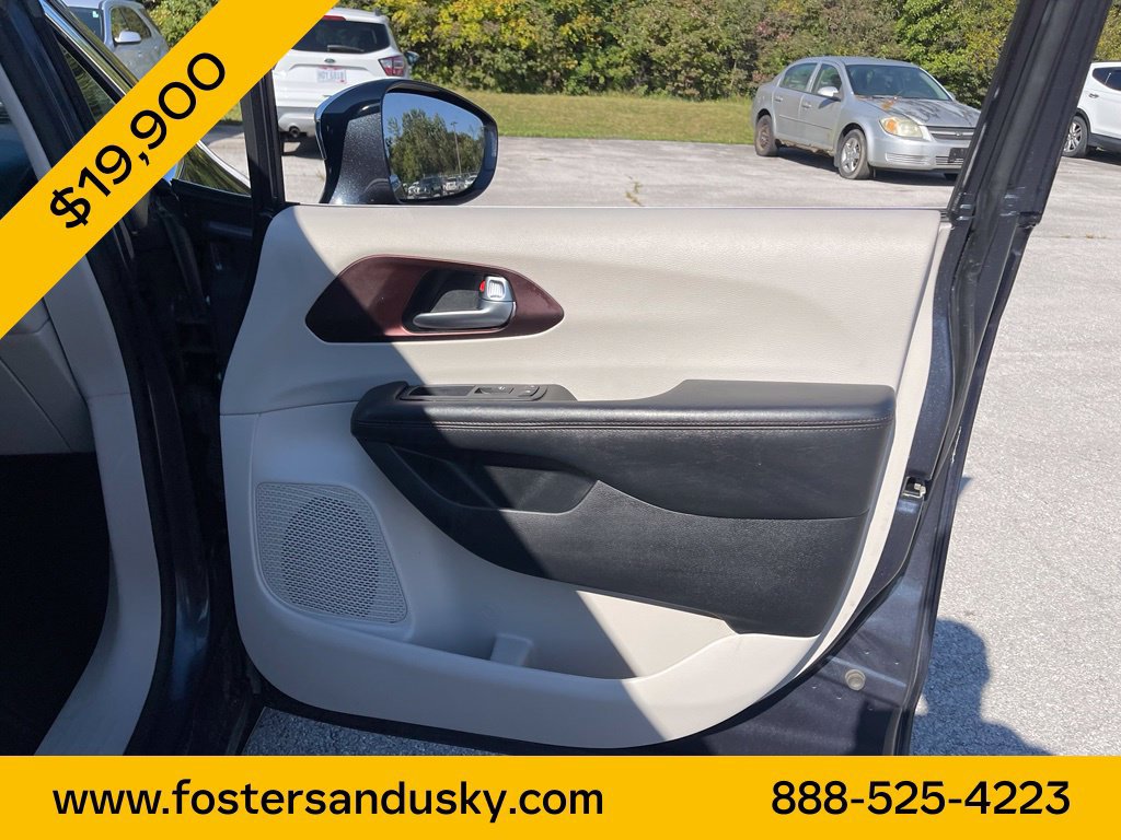 Used 2020 Chrysler Pacifica Limited FWD image 17