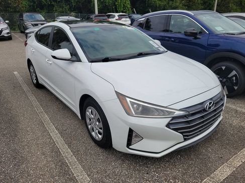 Used 2019 Hyundai Elantra SE FWD image 2