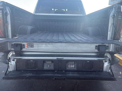 Used 2024 GMC Sierra 2500 AT4X image 7