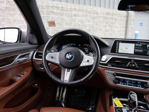 Used 2022 BMW 750i xDrive w/ Autobahn Package image 34