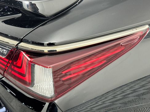 Used 2023 Lexus ES 350 F Sport w/ Accessory Package (Z1) image 33