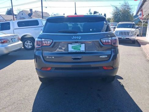 Used 2018 Jeep Compass Latitude w/ Popular Equipment Group AWD/4WD image 6