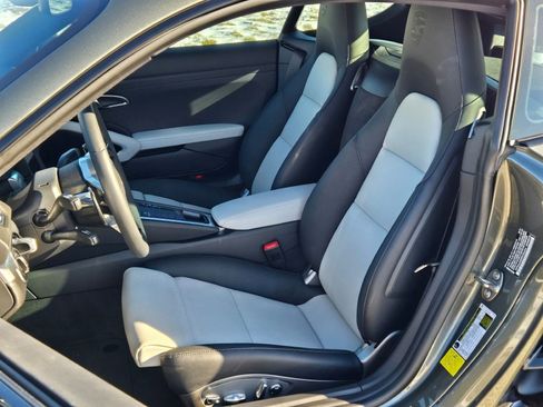 Used 2024 Porsche 718 Cayman image 5