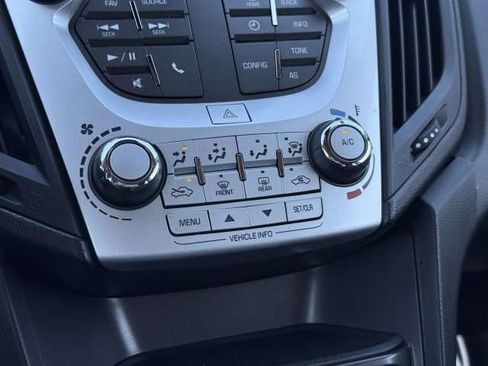 Used 2017 Chevrolet Equinox LT FWD image 23