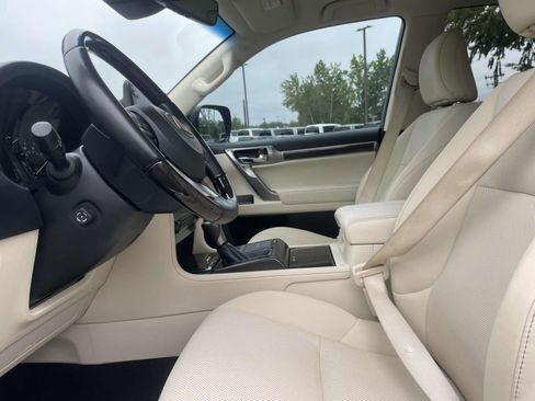 Used 2023 Lexus GX 460 Premium w/ Accessory Package AWD/4WD image 13
