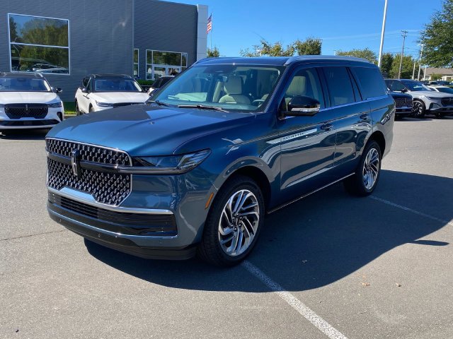 New 2027 Lincoln Navigator Reserve AWD/4WD image 3
