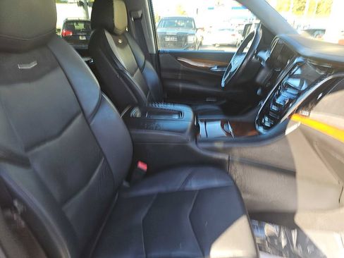 Used 2017 Cadillac Escalade ESV Luxury image 57