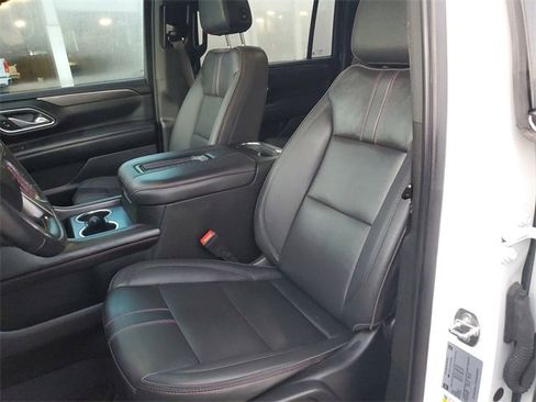 Used 2022 Chevrolet Suburban RST w/ Luxury Package image 19