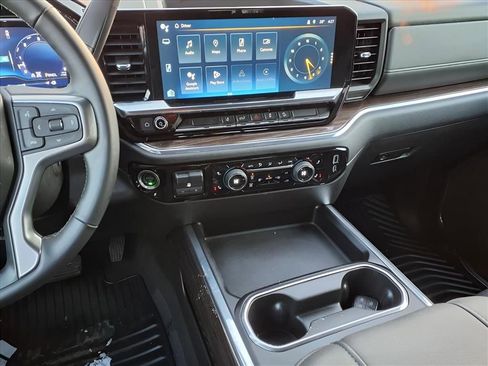 Certified 2024 Chevrolet Silverado 2500 LT w/ Convenience Package image 6