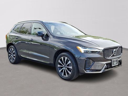 Used 2024 Volvo XC60 B5 Plus AWD/4WD image 3