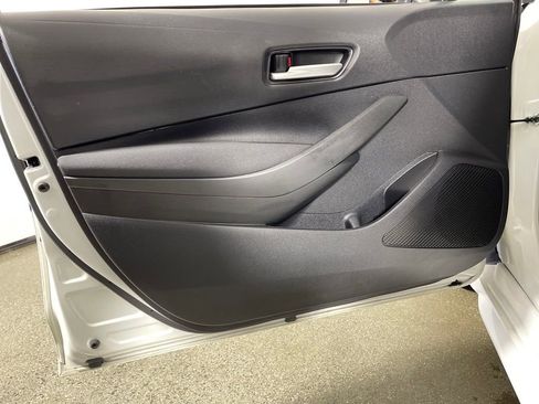 Used 2021 Toyota Corolla LE image 17