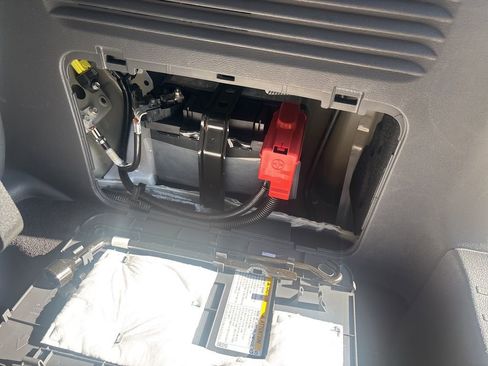 Used 2024 Toyota Sienna Limited AWD/4WD image 17