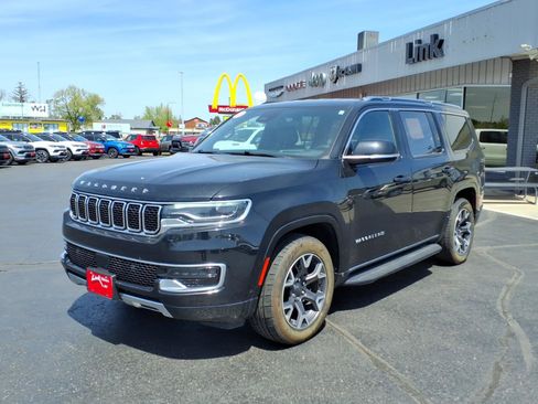 Used 2023 Jeep Wagoneer Series III w/ Preferred Equipment Group AWD/4WD image 8