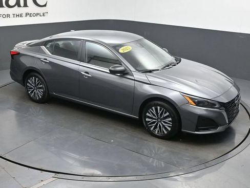 Used 2025 Nissan Altima 2.5 SV AWD/4WD image 63