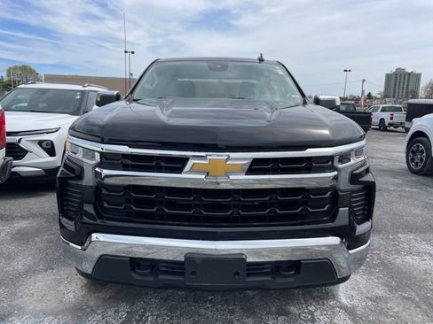 Used 2023 Chevrolet Silverado 1500 LT AWD/4WD image 2
