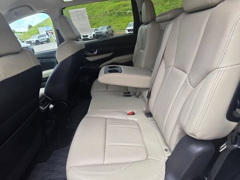 Used 2023 Subaru Ascent Limited AWD/4WD image 11
