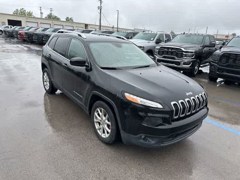 Used 2016 Jeep Cherokee Latitude FWD image 19