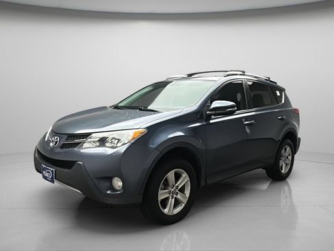 Used 2014 Toyota RAV4 XLE FWD image 2