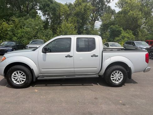Used 2017 Nissan Frontier SV w/ SV Value Truck Package AWD/4WD image 6