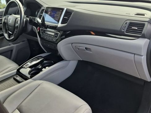 Used 2018 Honda Pilot Touring image 19