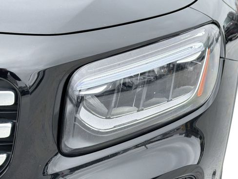 Used 2025 Mercedes-Benz GLB 250 4MATIC image 11