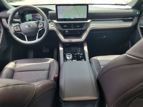 Used 2026 Ford Explorer Platinum RWD image 16