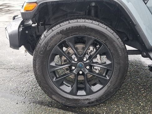 Used 2025 Jeep Wrangler Unlimited Sahara image 29