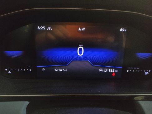 Used 2025 Volkswagen Jetta SE FWD image 23
