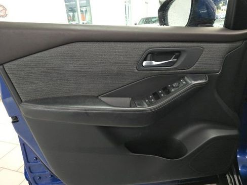 Used 2022 Nissan Rogue SV image 15