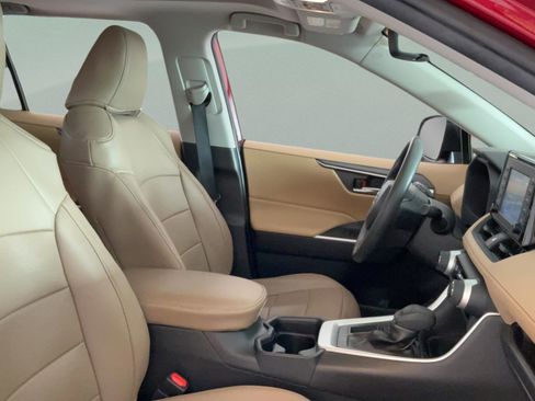 Used 2019 Toyota RAV4 XLE FWD image 30
