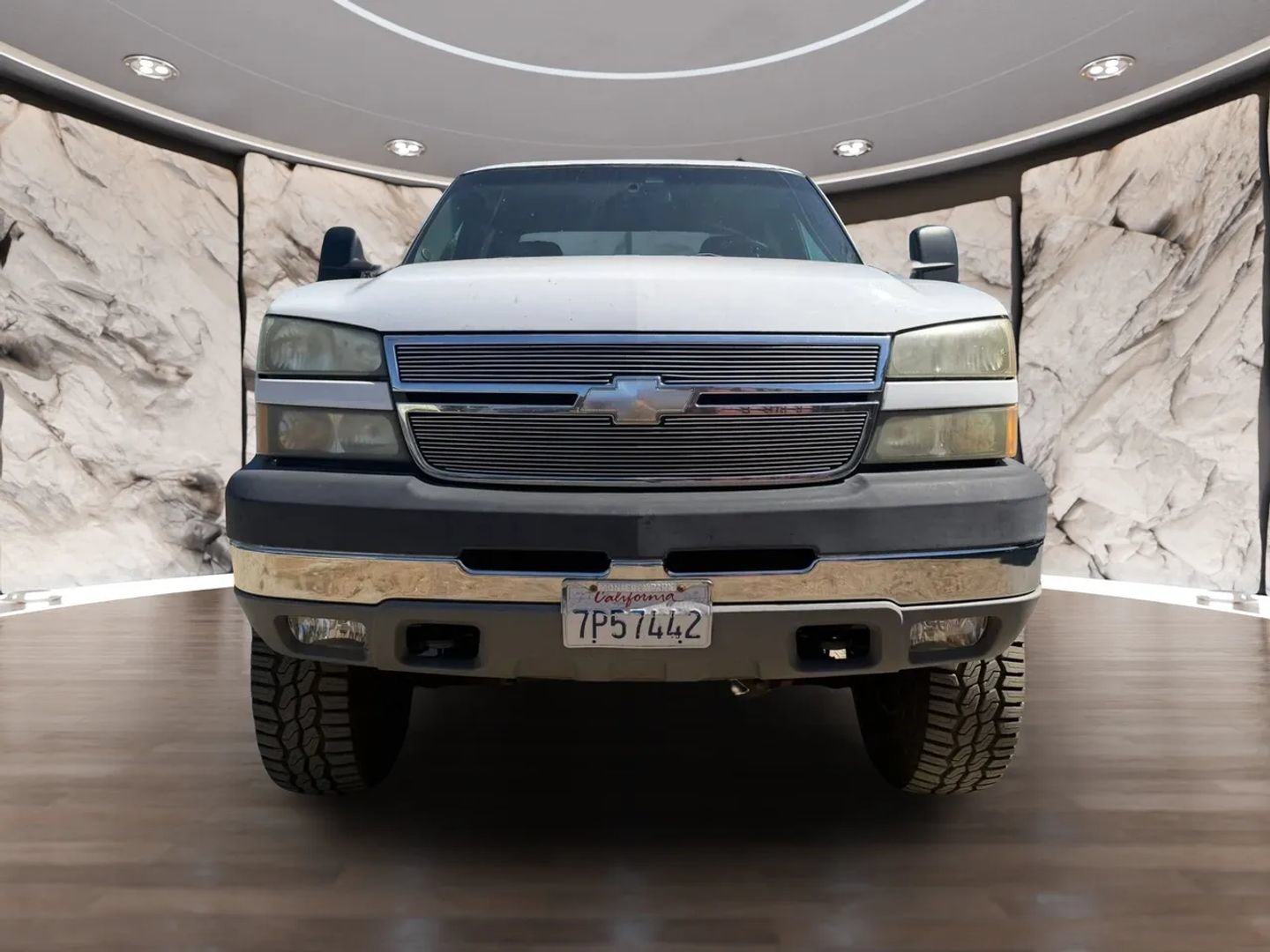 Used 2005 Chevrolet Silverado 2500 LT w/ Heavy-Duty Power Package AWD/4WD image 2
