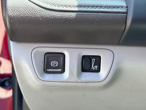 Used 2021 GMC Acadia SLE FWD image 23