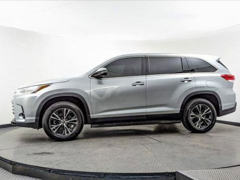 Used 2019 Toyota Highlander LE image 3