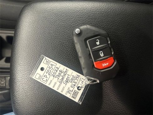 Used 2023 Jeep Gladiator Sport image 32