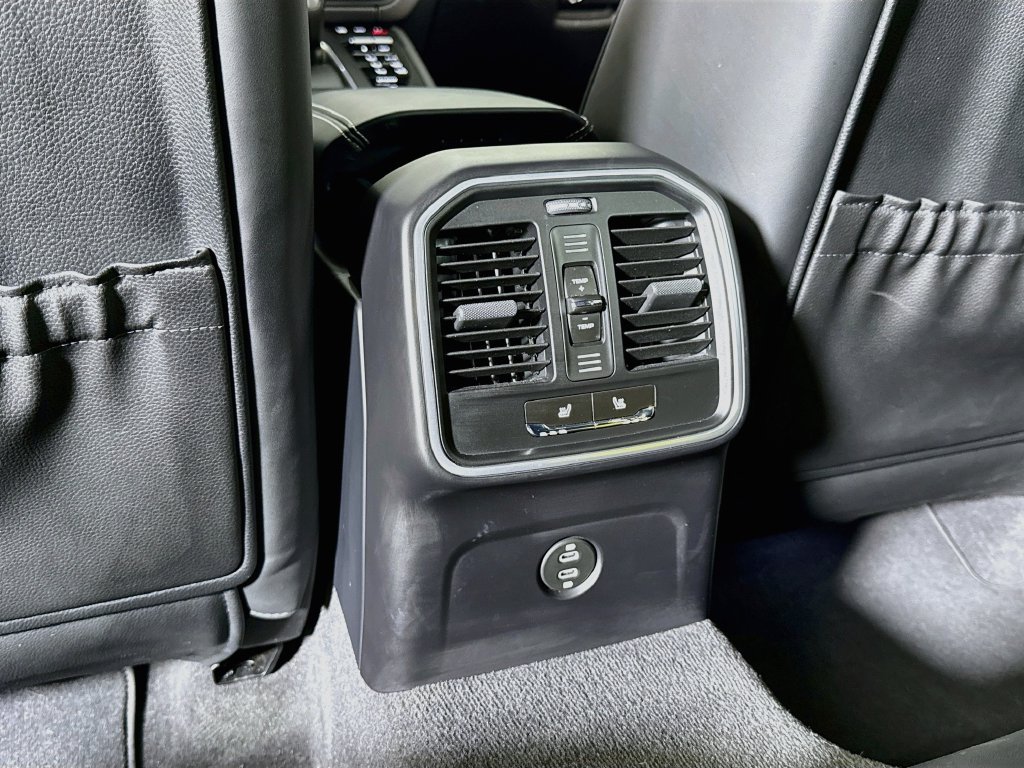 Certified 2026 Porsche Macan S AWD/4WD image 20