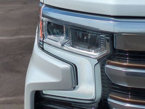 Used 2022 Chevrolet Silverado 1500 High Country image 9