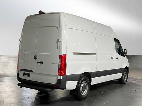 Used 2025 Mercedes-Benz Sprinter 2500 image 3