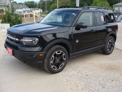 Used 2023 Ford Bronco Sport Outer Banks w/ Tech Package image 2