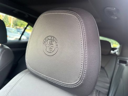 Used 2023 Alfa Romeo Stelvio Veloce AWD/4WD image 33