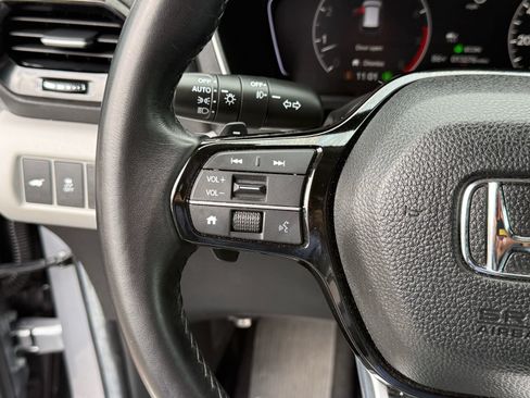Certified 2025 Honda Pilot Touring image 17