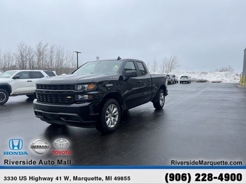 Used 2019 Chevrolet Silverado 1500 Custom w/ Custom Value Package image 3