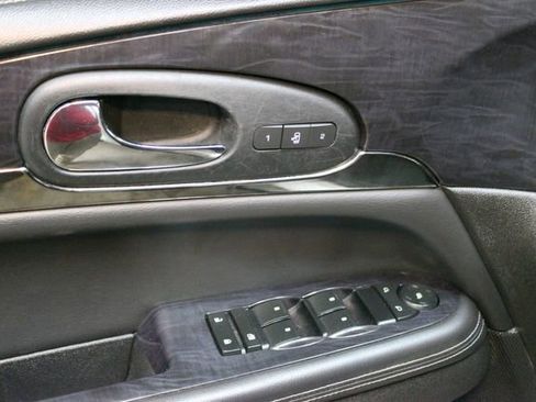 Used 2017 Buick Enclave Leather AWD/4WD image 16